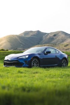 Toyota Claims Its Fuel Cell Vehicle Cleans The Air As You Drive Fuel Cell Vehicle Car Concept Mirai